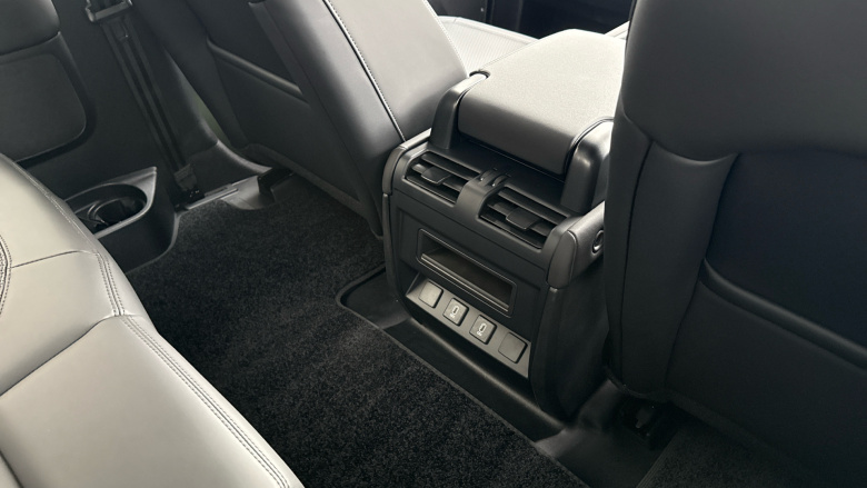 Land Rover Defender 3.0 D250 X-Dynamic SE 90 3dr Auto Diesel Estate